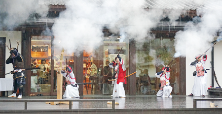 松江城歴史館での松江城鉄砲隊・姉様鉄砲隊に入門練習